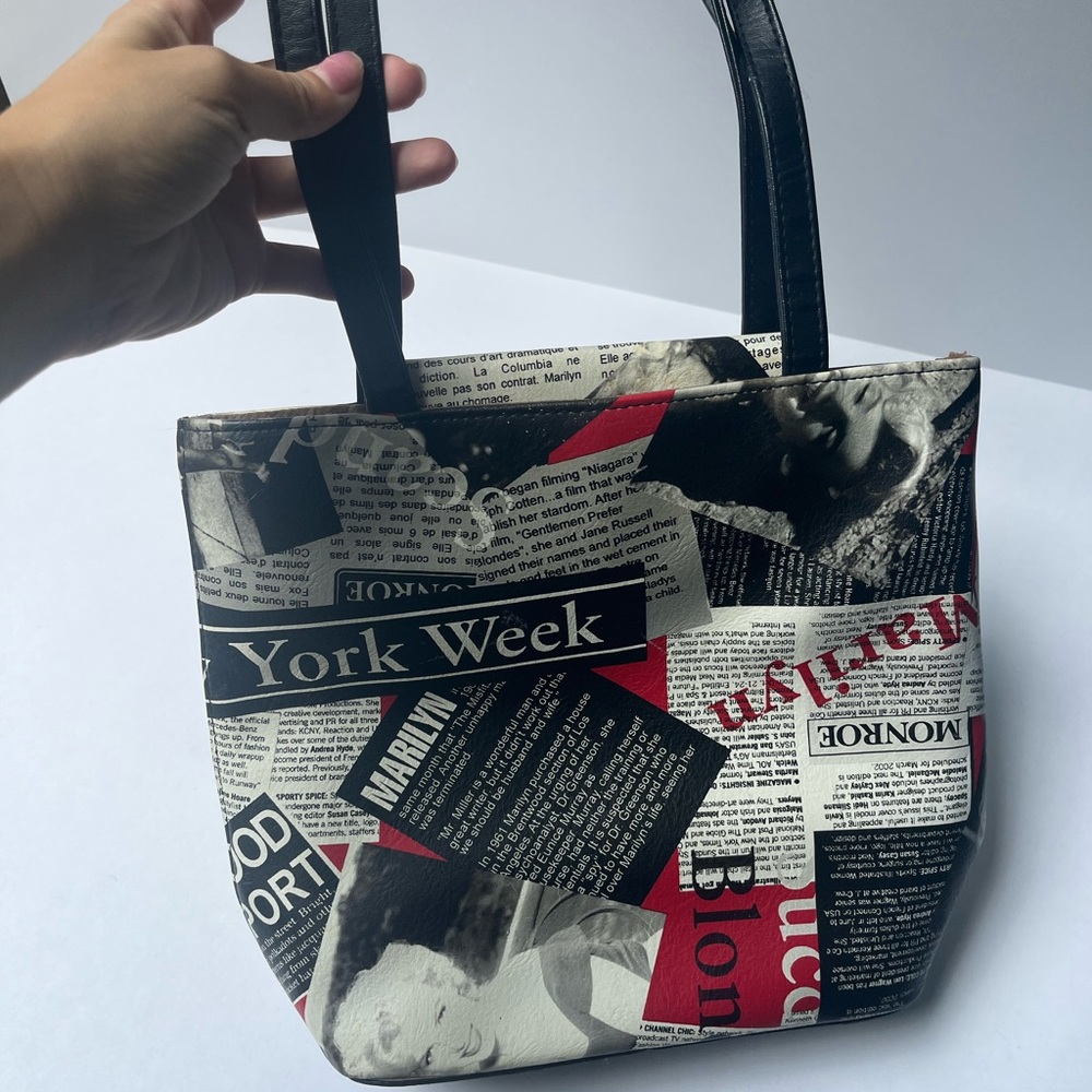 gorgeous marilyn monroe newspaper printed shoulder bag